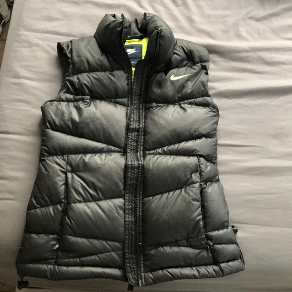 Nike Vest - Picture 1 of 8